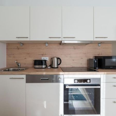 Hm • Sleek 1Br Home With Balcony เวียนนา ภายนอก รูปภาพ