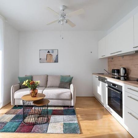 Hm • Sleek 1Br Home With Balcony เวียนนา ภายนอก รูปภาพ