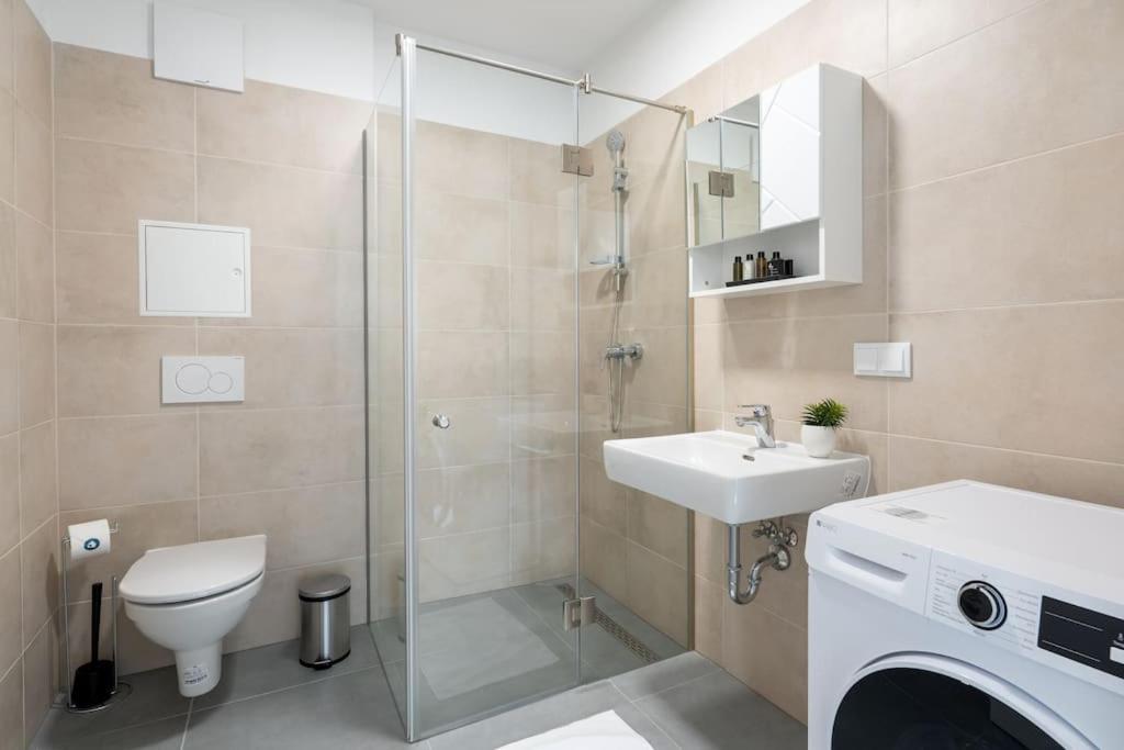 Hm • Sleek 1Br Home With Balcony เวียนนา ภายนอก รูปภาพ