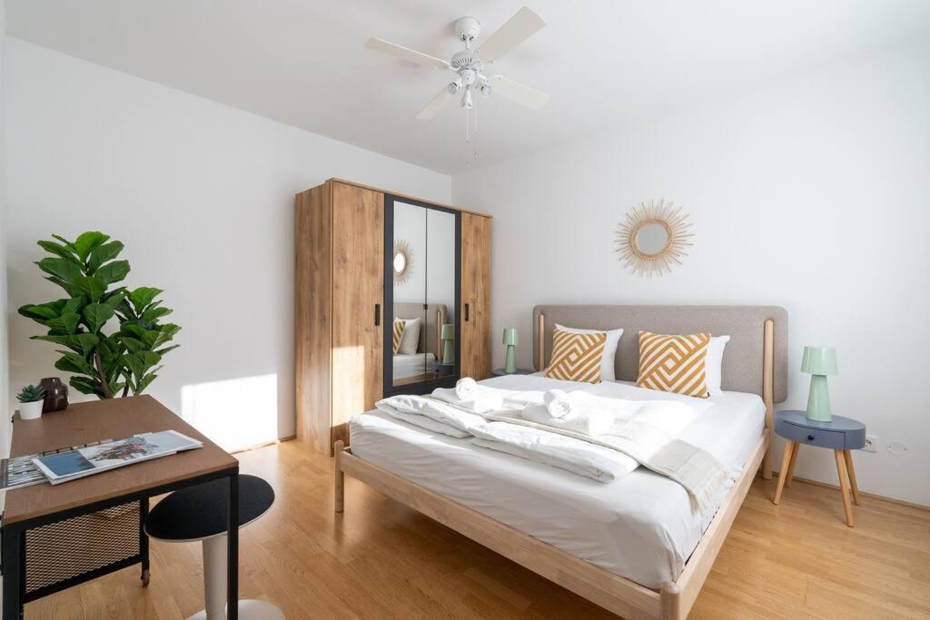 Hm • Sleek 1Br Home With Balcony เวียนนา ภายนอก รูปภาพ