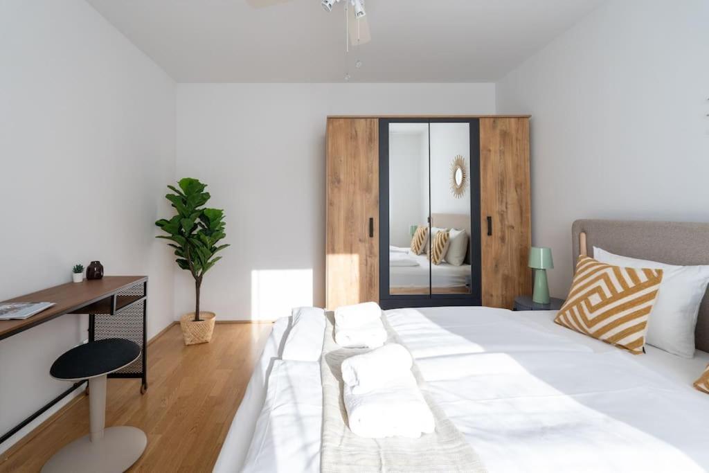 Hm • Sleek 1Br Home With Balcony เวียนนา ภายนอก รูปภาพ