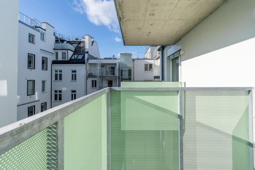 Hm • Sleek 1Br Home With Balcony เวียนนา ภายนอก รูปภาพ