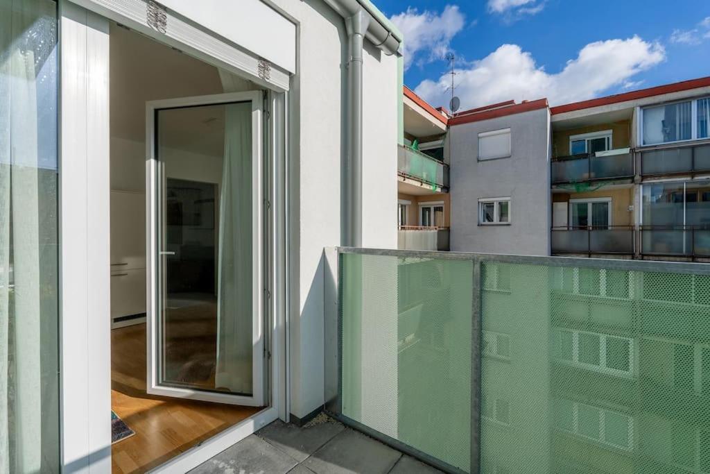 Hm • Sleek 1Br Home With Balcony เวียนนา ภายนอก รูปภาพ